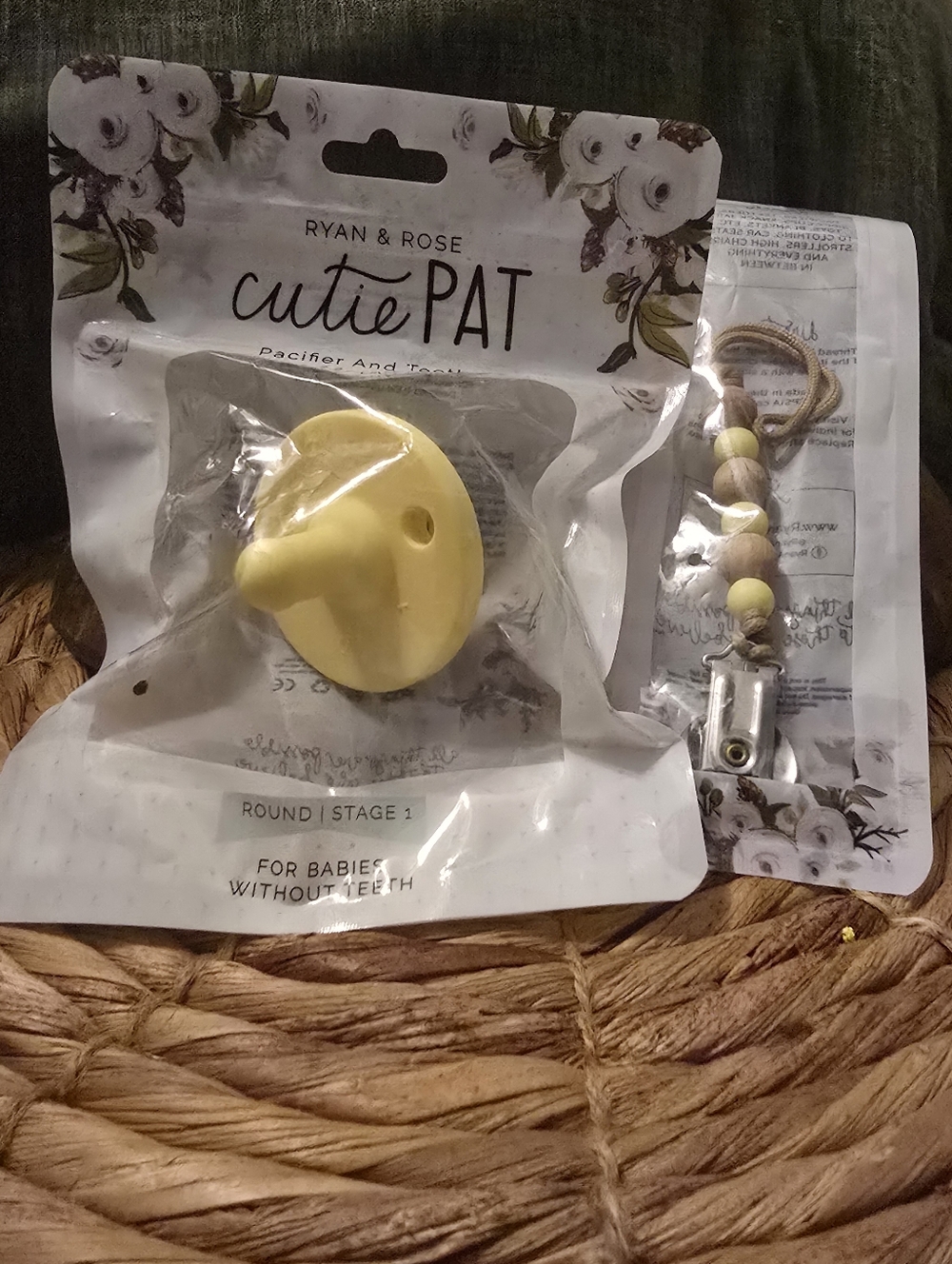 👶🌹Brand New Ryan & Rose Cutie PAT Yellow Pacifier with Beaded Clip